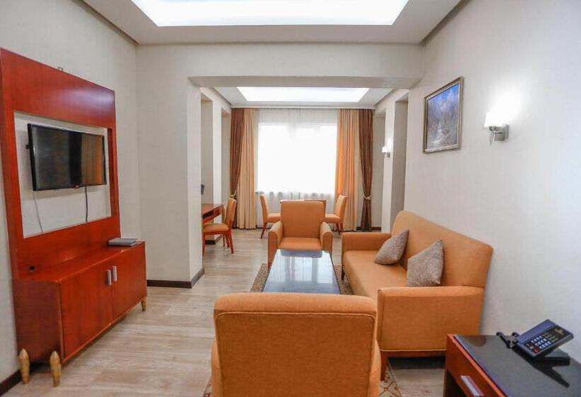 سوییت جونیور, Regardal