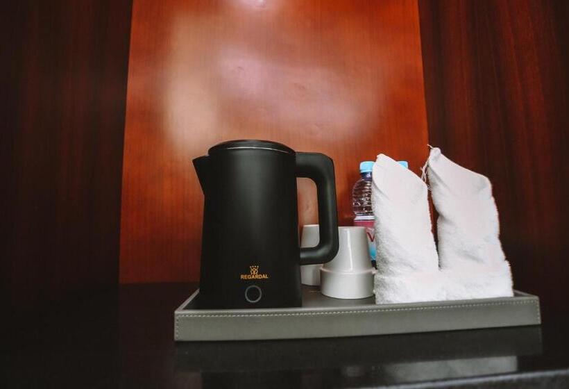 سوییت جونیور, Regardal