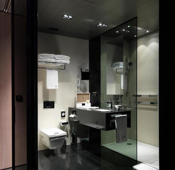 Habitació Estàndard, Key