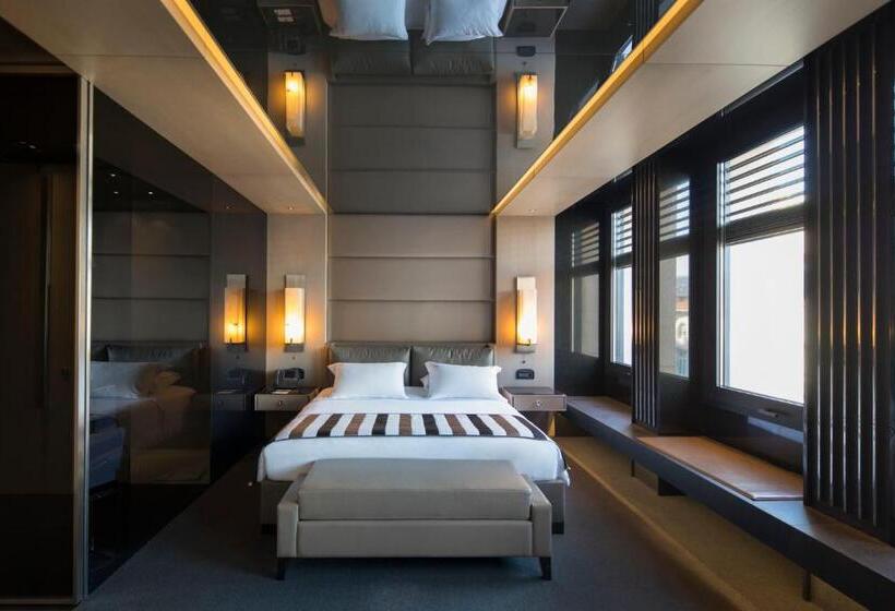 Habitació Estàndard, Key