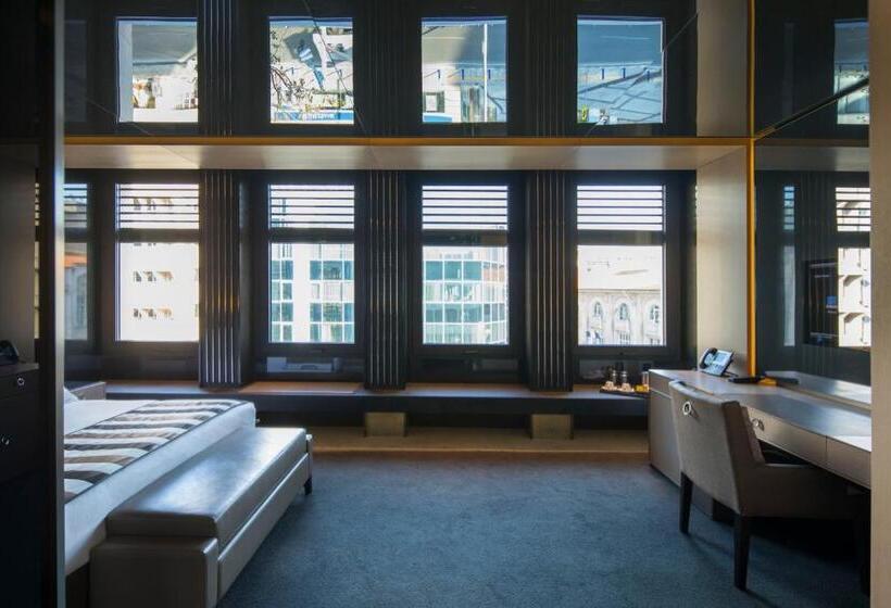 Habitació Estàndard, Key