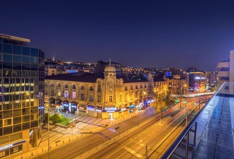 سوییت اجرایی, Key