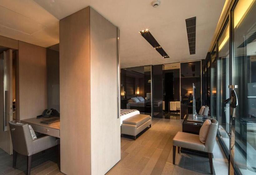 Suite Executiva, Key