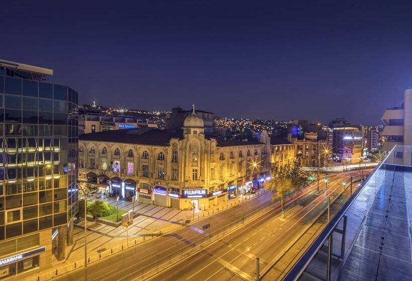 Suite Executiva, Key