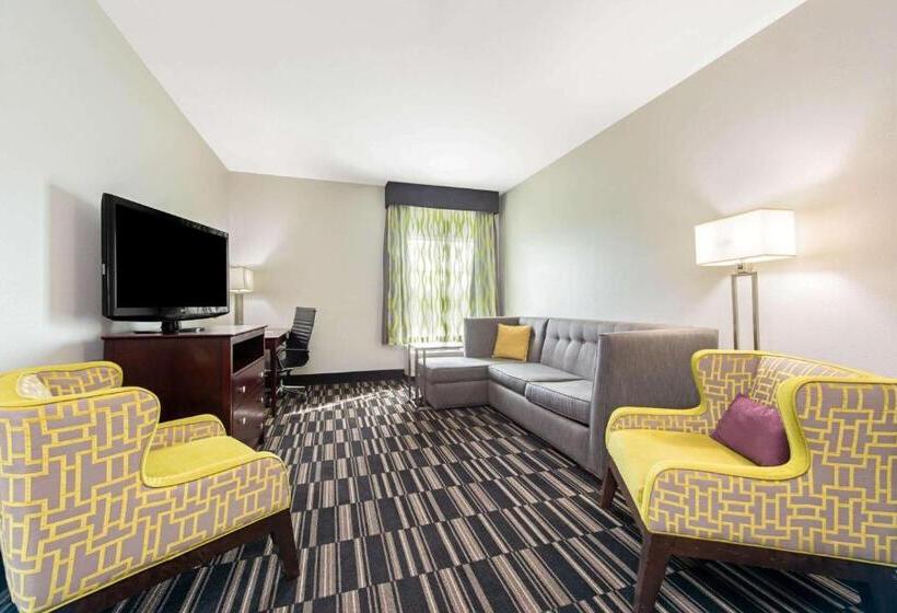 キングサイズベッドのデラックススイート, La Quinta By Wyndham Bridge City Orange