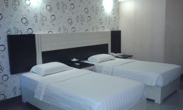 수피리어 룸, Oval