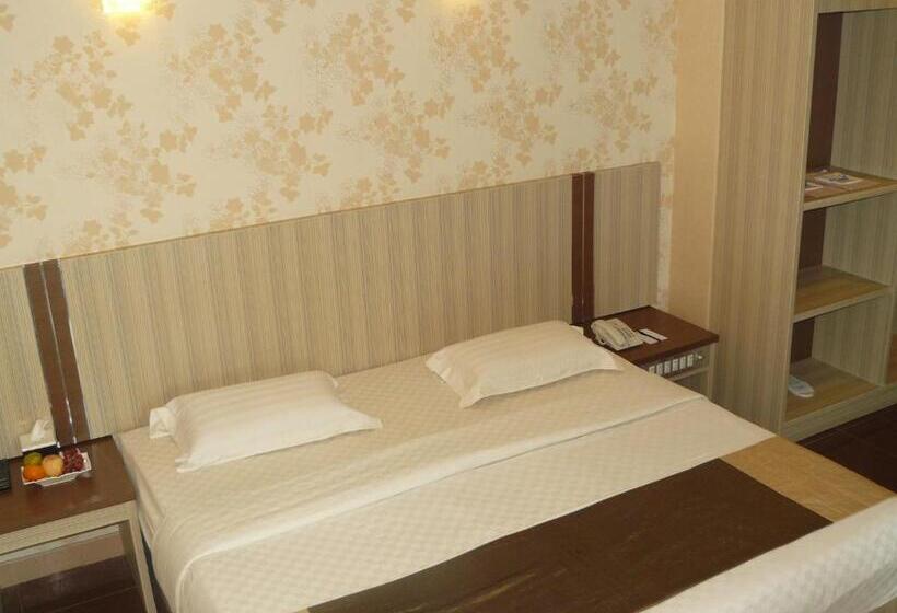 수피리어 룸, Oval