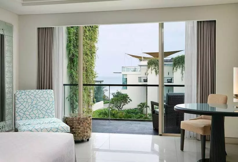 サイドオーシャンビューのダブルベッドスタンダードルーム, Sheraton Bali Kuta Resort
