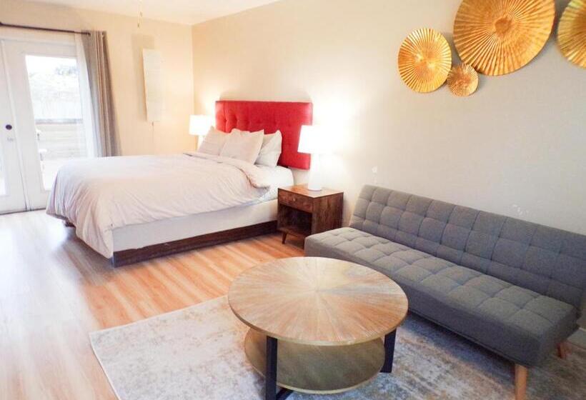 Deluxe Suite King Bed, Shoreline Cottages