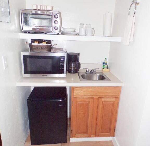 اتاق خانوادگی, Shoreline Cottages