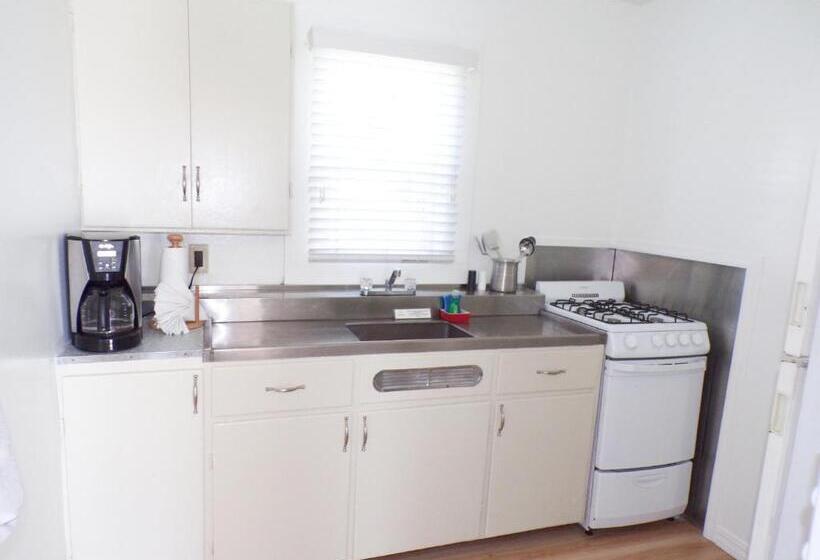 کابین, Shoreline Cottages