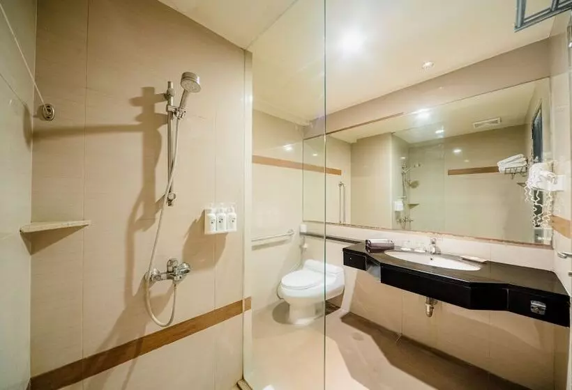 デラックスルーム, Swiss Belhotel Rainforest