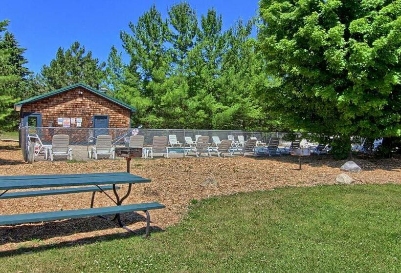 חדר סטנדרט לארבעה, The Legend Cottage Inn