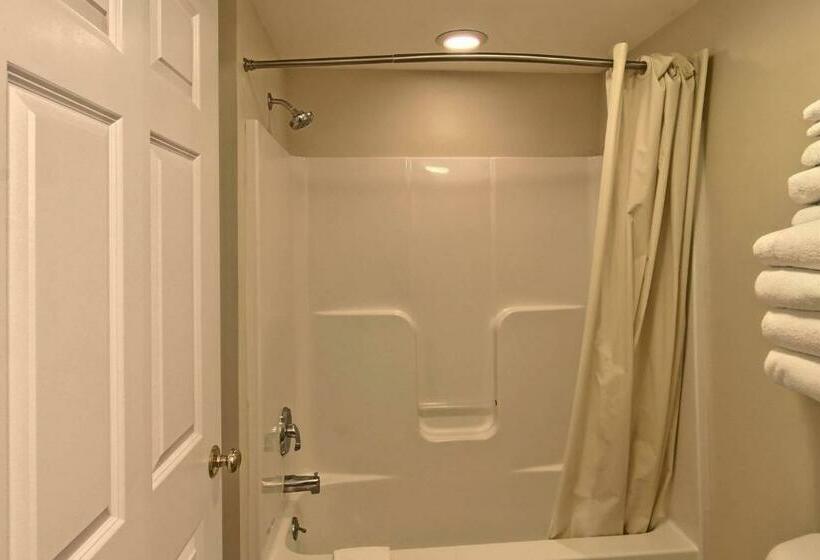 غرفة قياسية رباعية, The Legend Cottage Inn