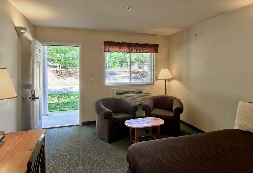 غرفة قياسية رباعية, The Legend Cottage Inn