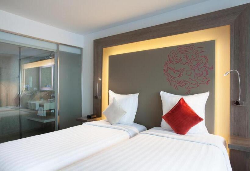 Номер Superior, Novotel Jakarta Gajah Mada