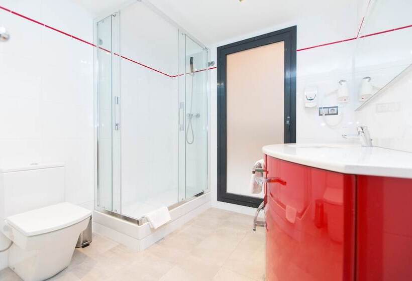 استودیوی استاندارد, Ainb Sagrada Familia Apartments