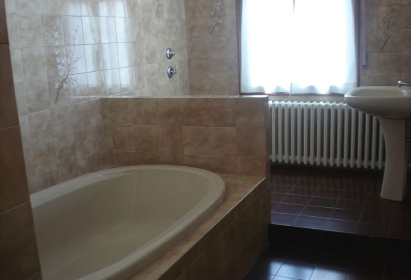 اتاق استاندارد سه نفره, Bicocca