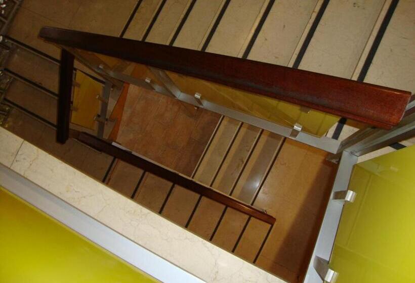 اتاق استاندارد سه نفره, Almirante