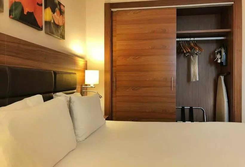 Perhehuone, Hilton Garden Inn Sevilla