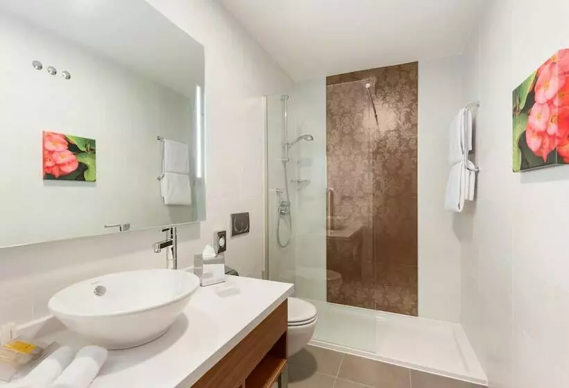 Perhehuone, Hilton Garden Inn Sevilla