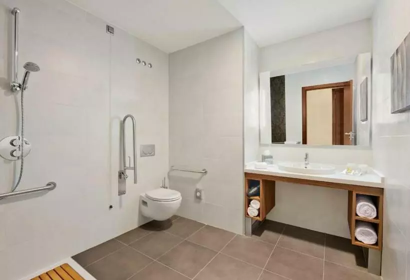 Standard-invahuone, Hilton Garden Inn Sevilla