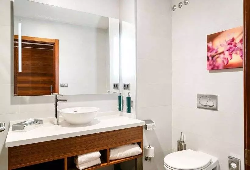 Perhehuone, Hilton Garden Inn Sevilla