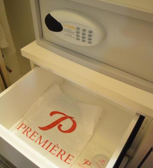 デラックストリプルルーム, Première