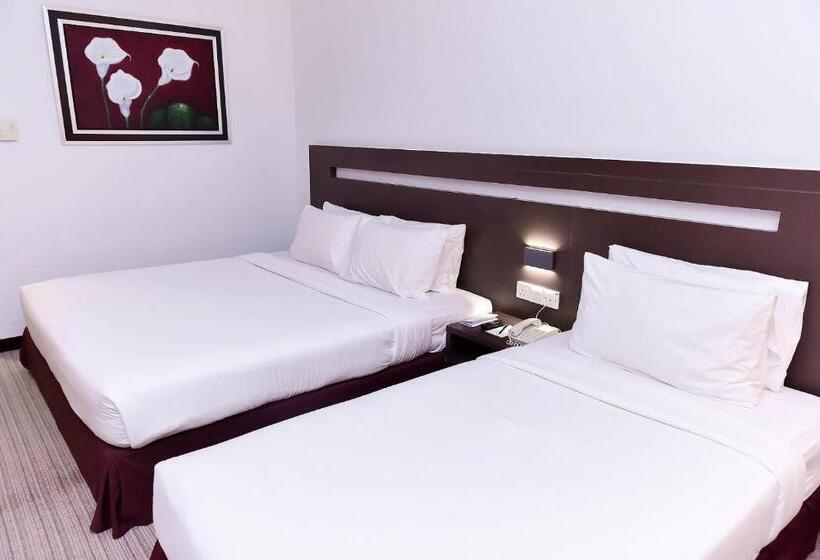 スーペリアトリプルルーム, Première