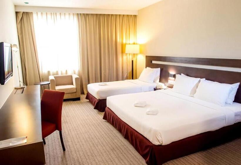 スーペリアトリプルルーム, Première