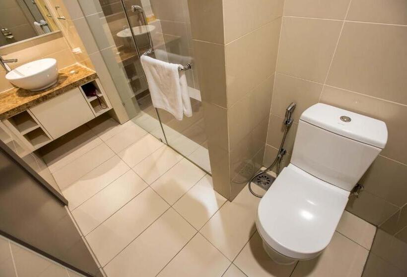 スーペリアトリプルルーム, Première