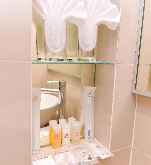 スーペリアトリプルルーム, Première