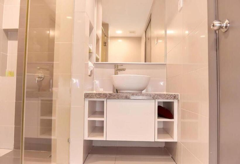 エクゼクティブトリプル, Première