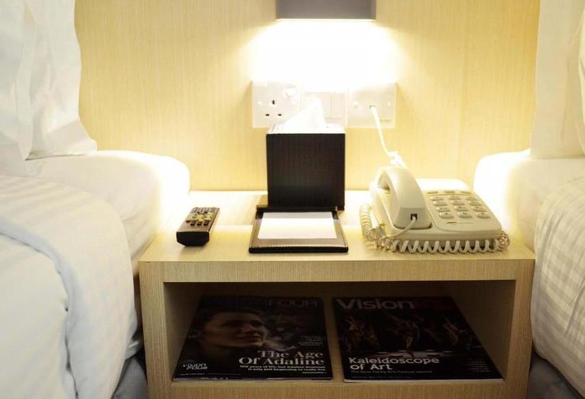 エクゼクティブトリプル, Première