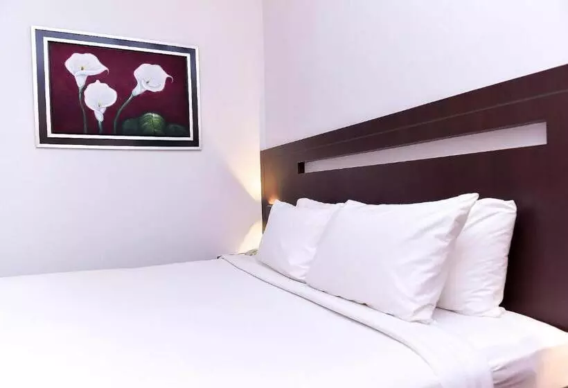Büyük Çift Kişilik Yataklı Lüks Oda, Première