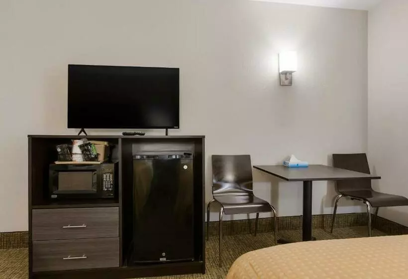 Standard-invahuone King-vuode, Rodeway Inn Branson, Brick House