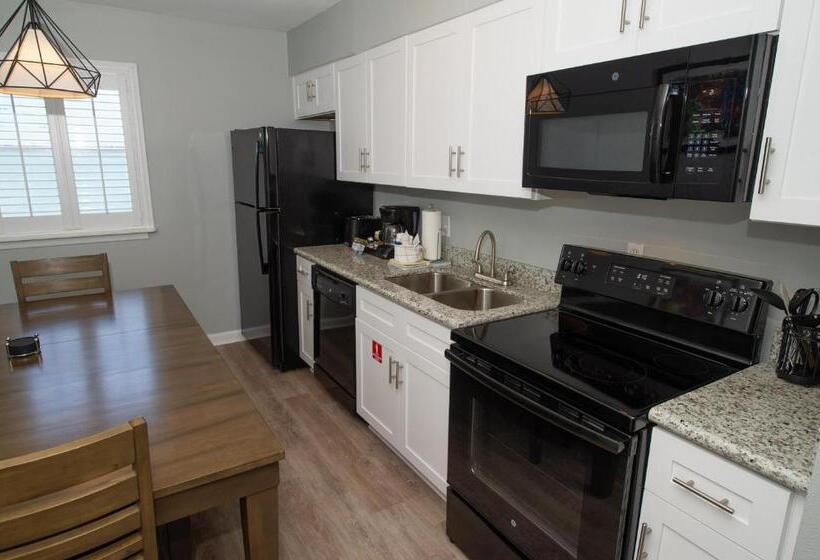 سوئیت برای معلولان, Frenchmen Orleans At 519, Ascend Hotel Collection