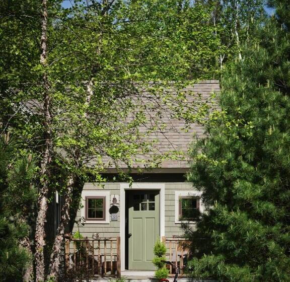 بنجلو قياسى, Hidden Pond Resort