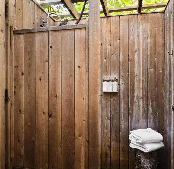 بنجلو قياسى, Hidden Pond Resort