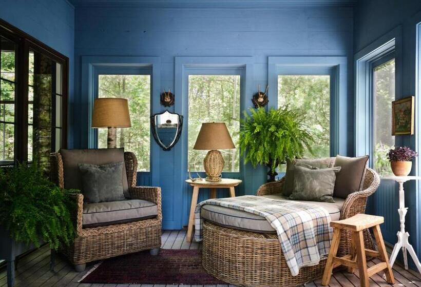 بنجلو قياسى, Hidden Pond Resort