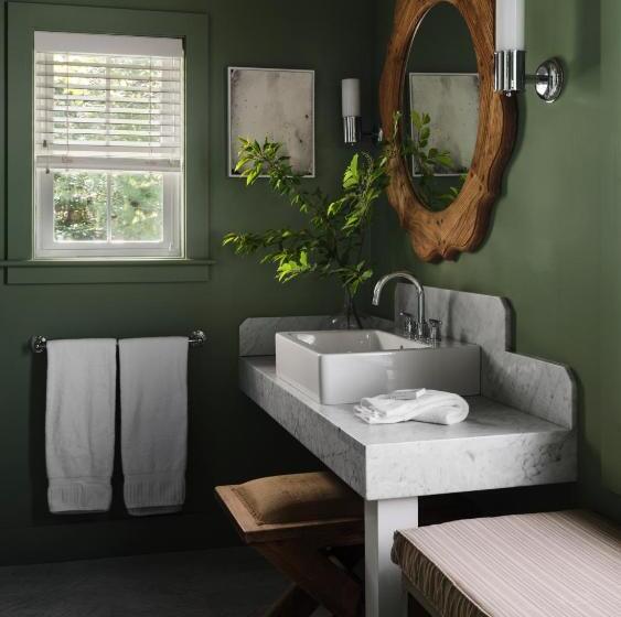 بنجلو قياسى, Hidden Pond Resort