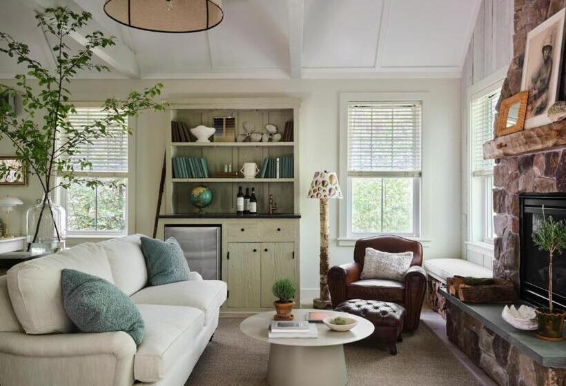 بنجلو قياسى, Hidden Pond Resort