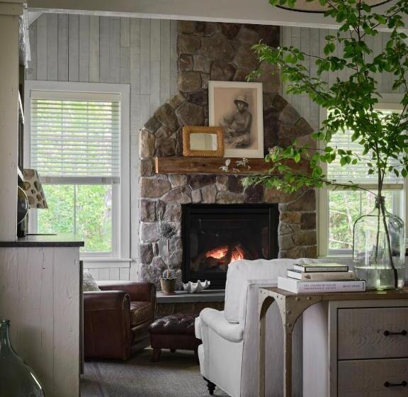 بنجلو قياسى, Hidden Pond Resort