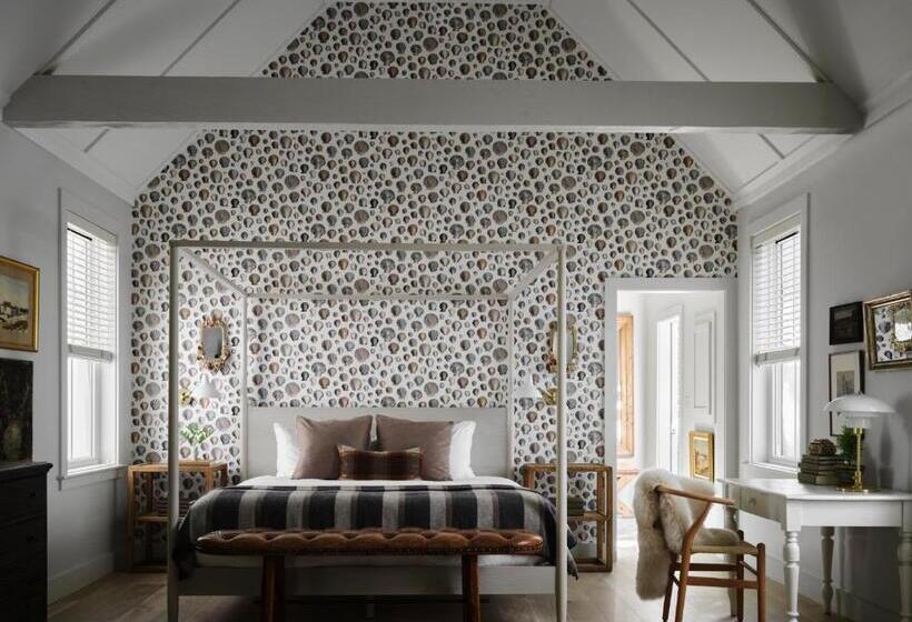 بنجلو قياسى, Hidden Pond Resort