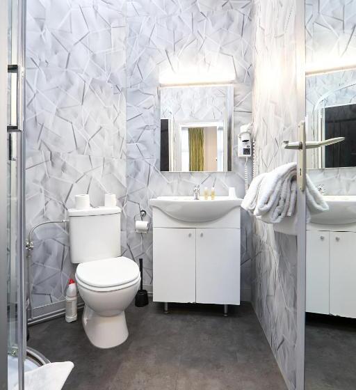 标准单人间, Derby Merode