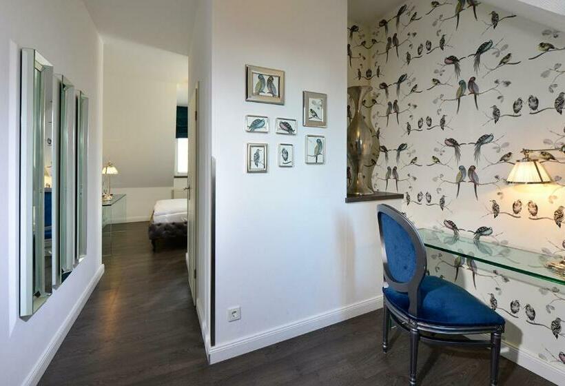 스탠다드 룸, Domstern