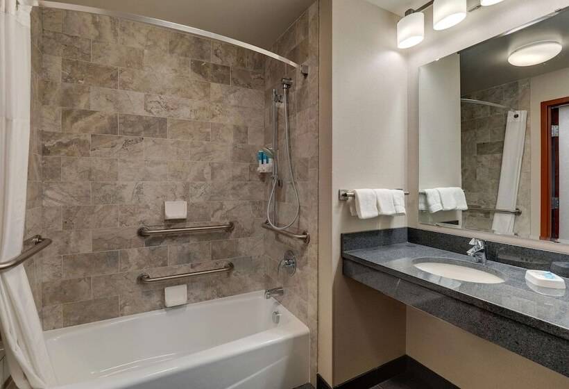 חדר דלוקס, Drury Inn & Suites St. Louis Arnold