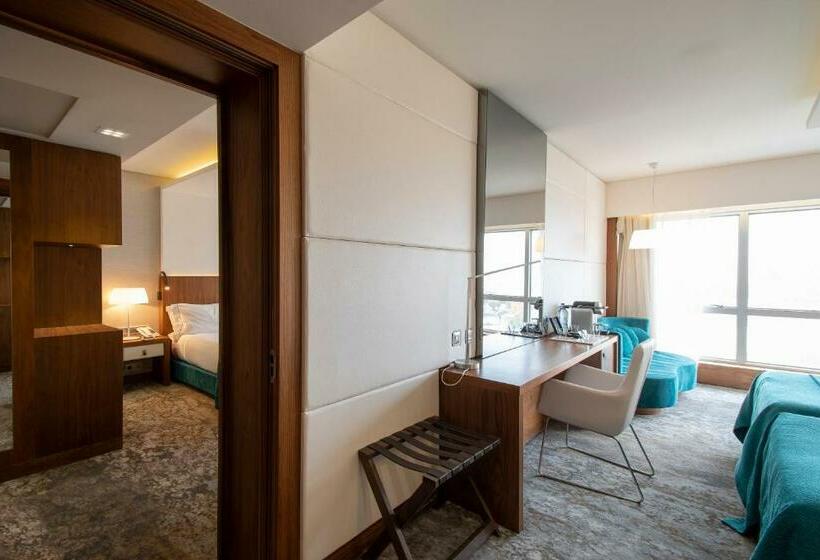 اتاق لوکس, Epic Sana Lisboa