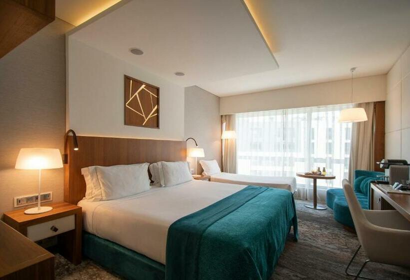 اتاق لوکس, Epic Sana Lisboa