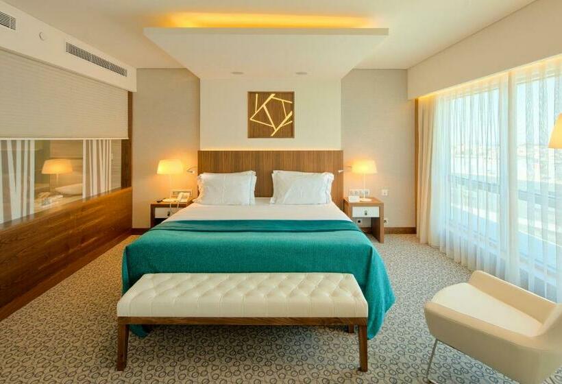 سوییت لوکس, Epic Sana Lisboa